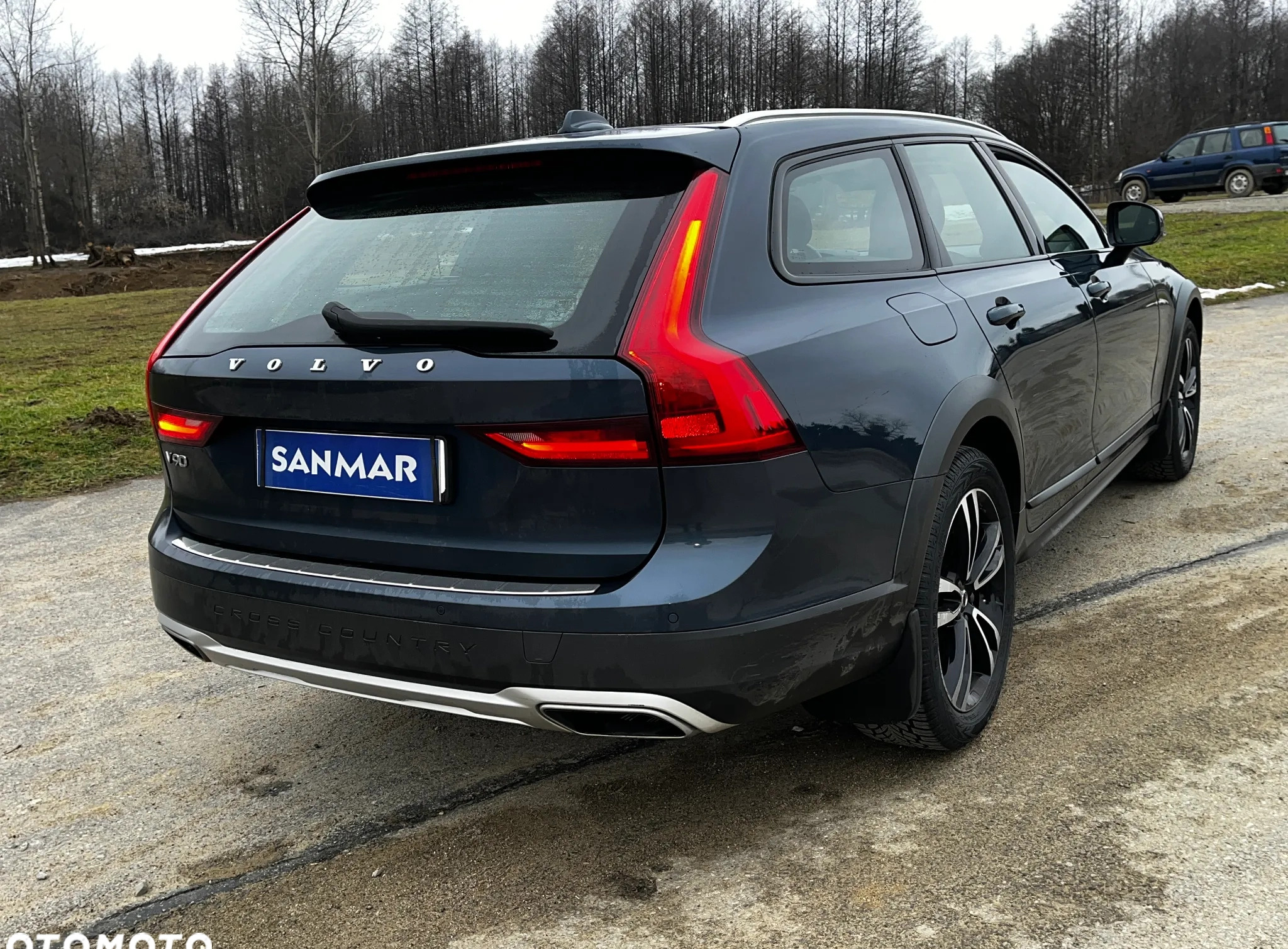 Volvo V90 Cross Country cena 129990 przebieg: 178000, rok produkcji 2019 z Sanok małe 232
